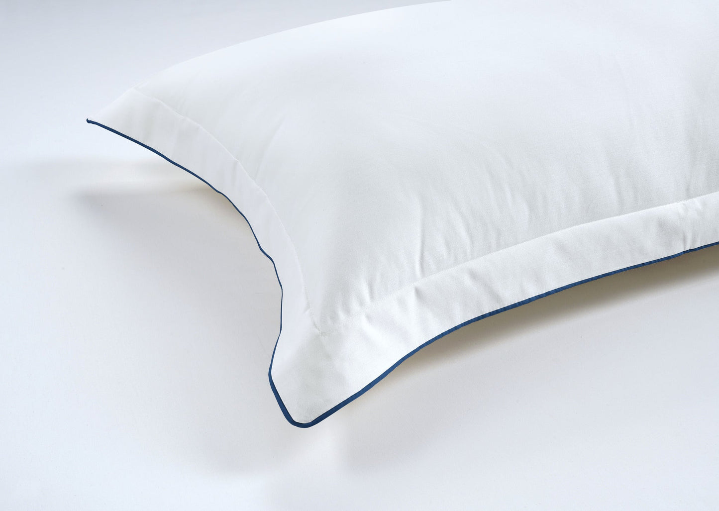 800 Thread Count Egyptian Cotton Duke of Bliss Lux Buttery Smooth Pillowcases - Navy Peony Accent