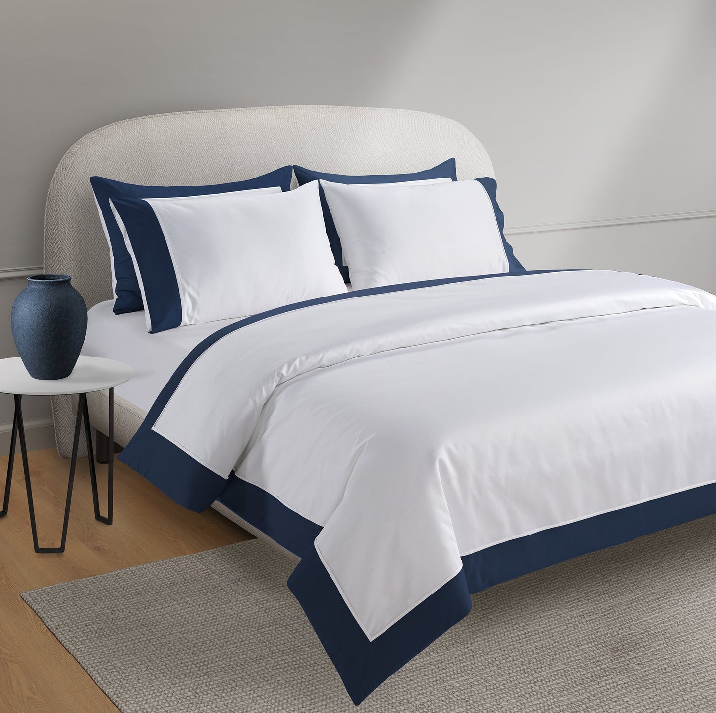 800 Thread Count Egyptian Cotton Windsor Lux Buttery Smooth Duvet Cover - Navy Peony